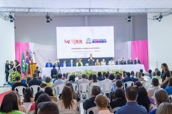 Câmara de Sorriso homenageia 33 mulheres em sessão solene pelo Dia Internacional da Mulher