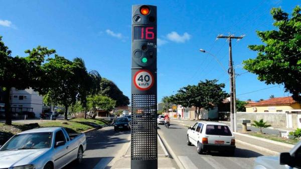 Vereadores solicitam instalação de redutor de velocidade eletrônico em cruzamento central