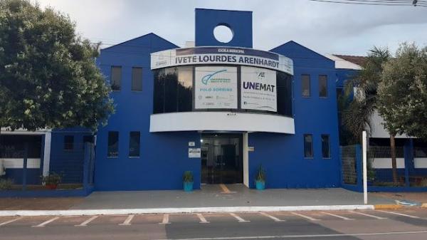 Vereadores sugerem implantação de quadra esportiva coberta de grama sintética na Escola Municipal Ivete Lourdes Arenhardt