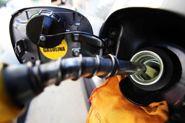 Gasolina cai mais 6,5% pela terceira semana seguida e chega a R$ 6,07