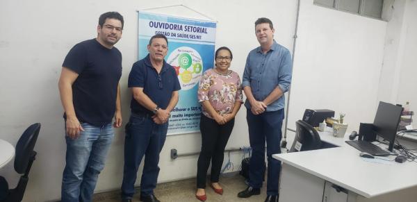 Prefeito e ouvidor visitam equipe da Ouvidoria SUS/MT