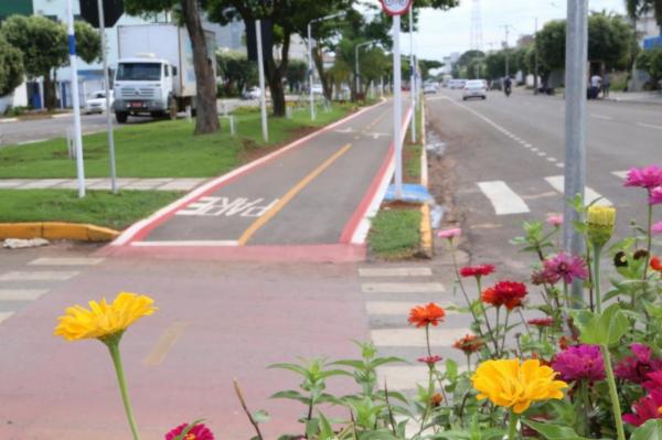 Celso Kozak quer ciclovia e pista de caminhada na área verde central