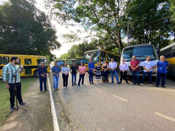 Sorriso: Vereadores prestigiam a entrega de 15 ônibus escolares para a Secretaria de Educação