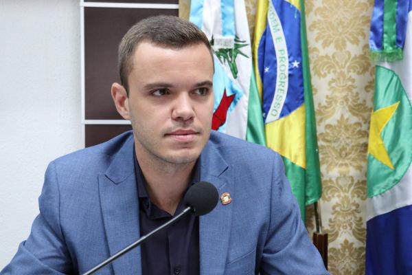 Sorriso: Diogo Kriguer solicita revitalização da iluminação e sinalização da Av. Brescansin, da praça até a BR 163